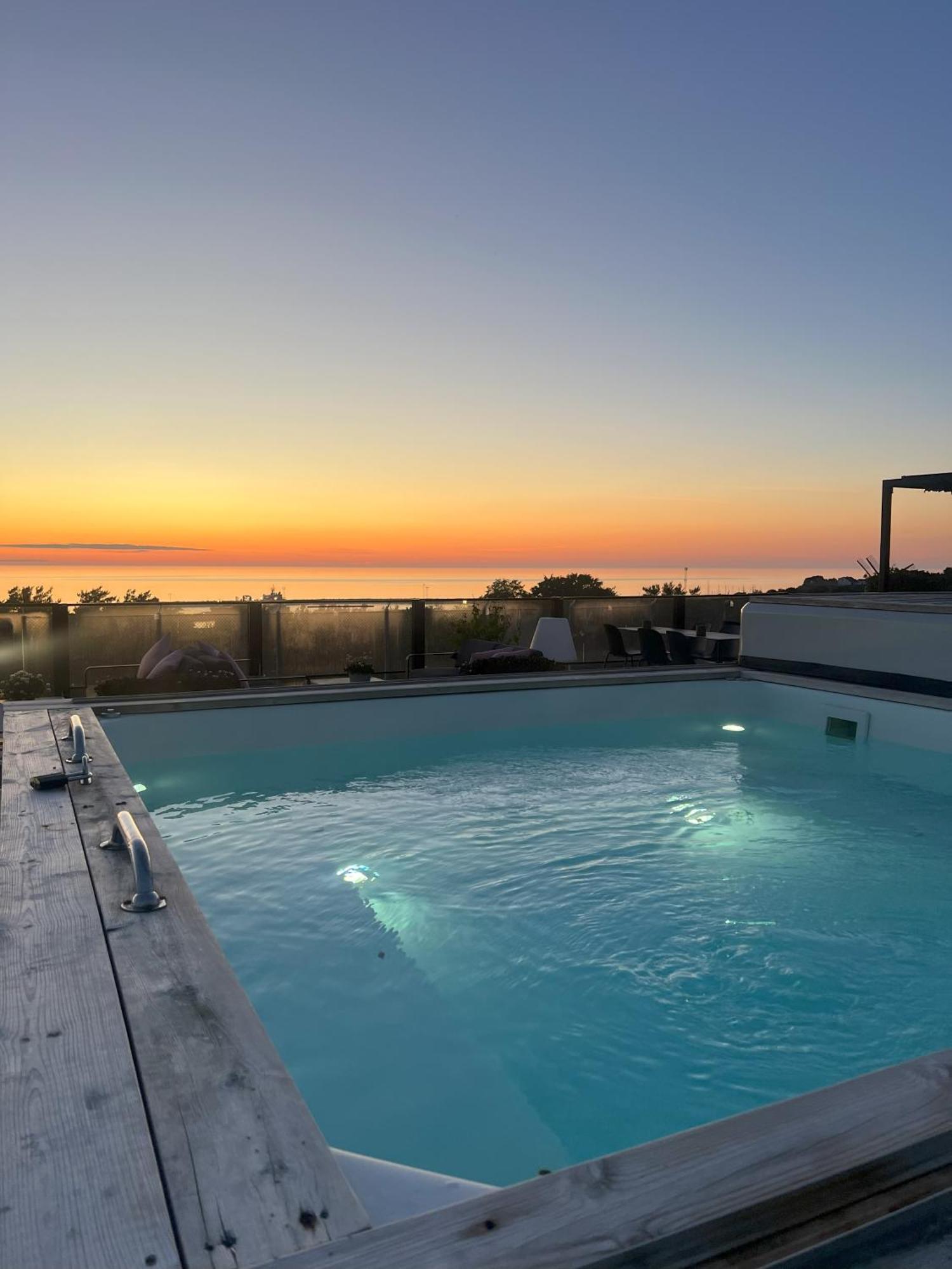 First Hotel Kokoloko VBY Екстериор снимка